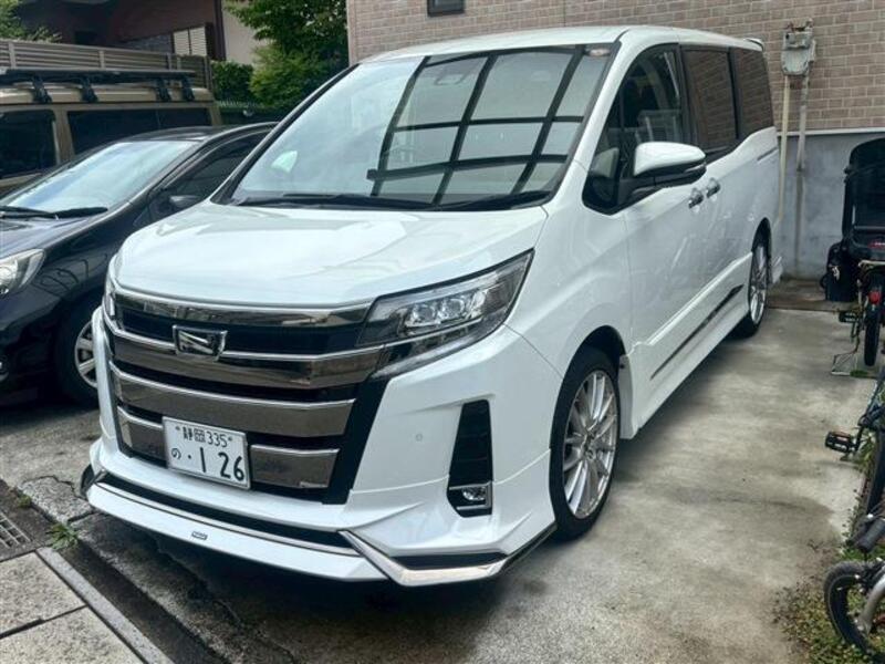 TOYOTA NOAH