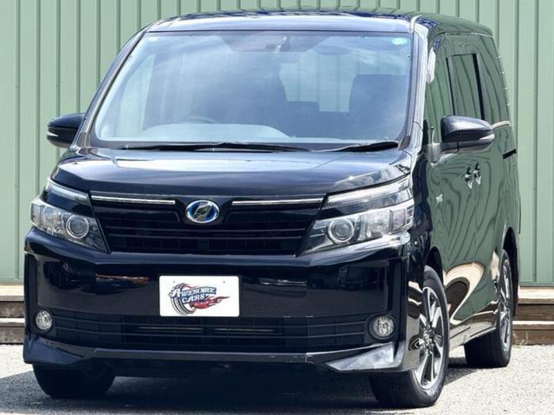 TOYOTA VOXY