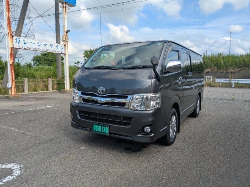 TOYOTA HIACE VAN