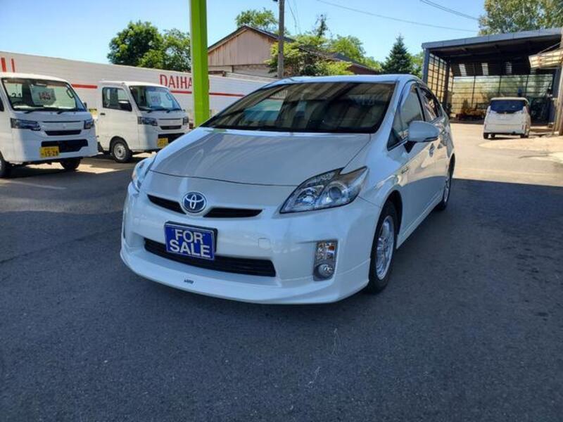 TOYOTA PRIUS