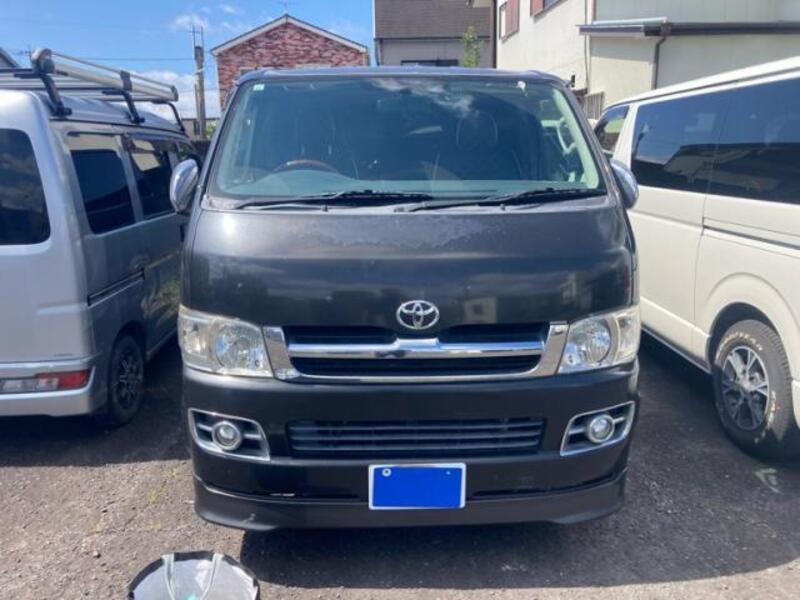 TOYOTA HIACE VAN