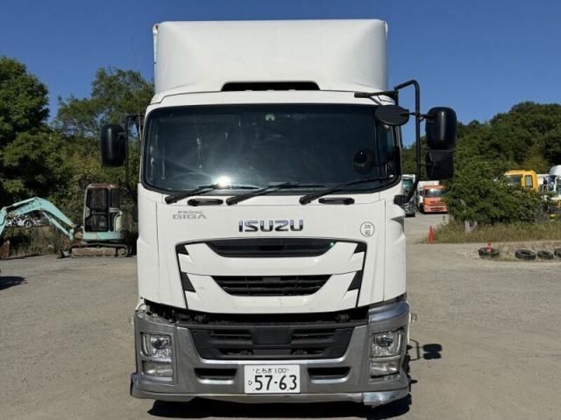 ISUZU GIGA