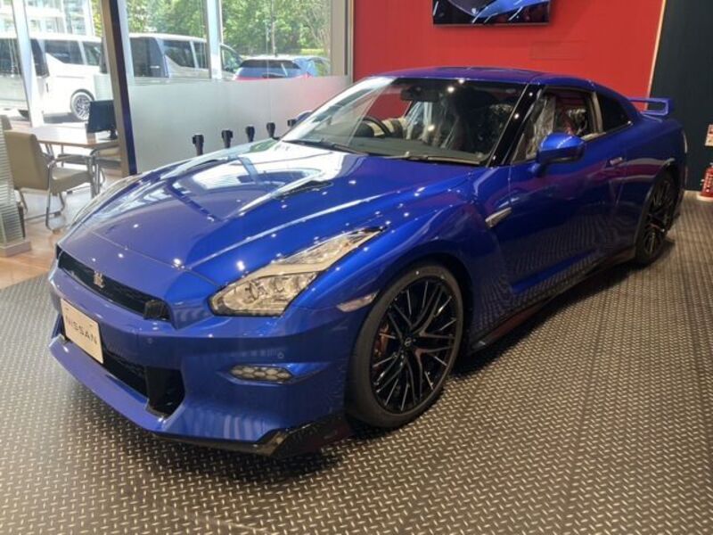 NISSAN GT-R