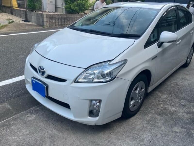 TOYOTA PRIUS