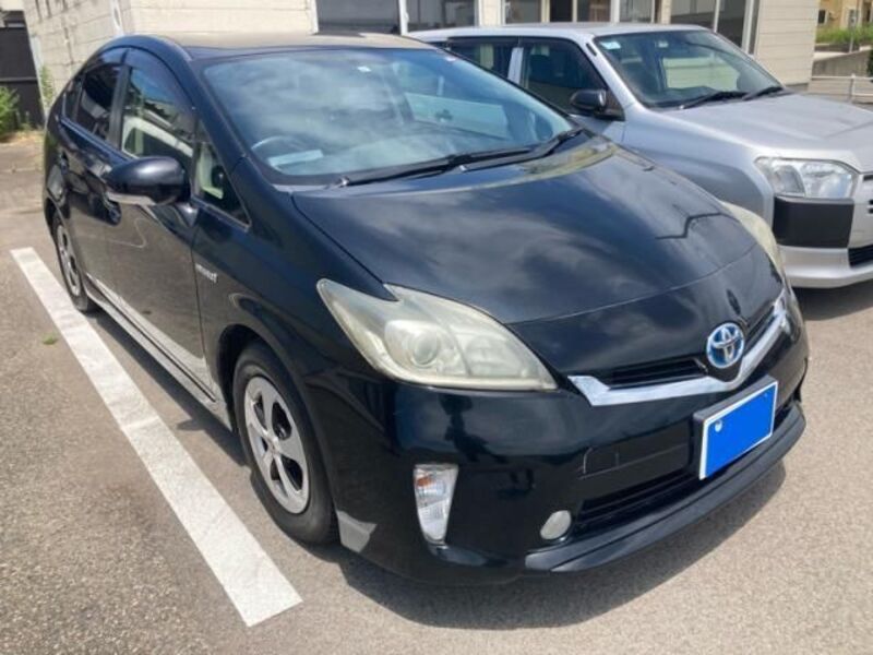 TOYOTA PRIUS