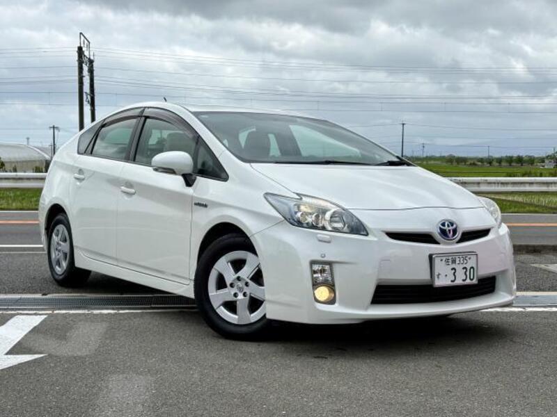 TOYOTA PRIUS