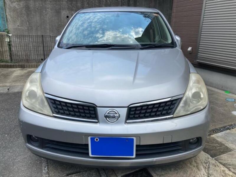 NISSAN TIIDA