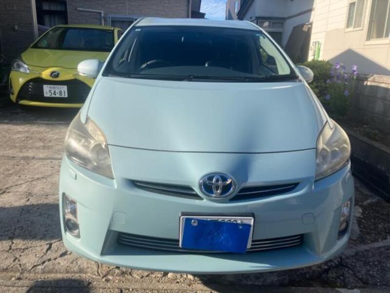 TOYOTA PRIUS