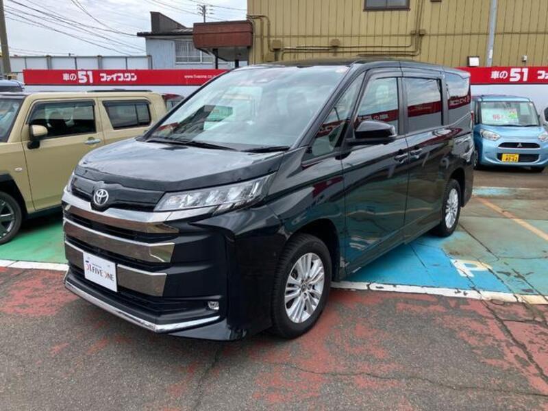 TOYOTA NOAH