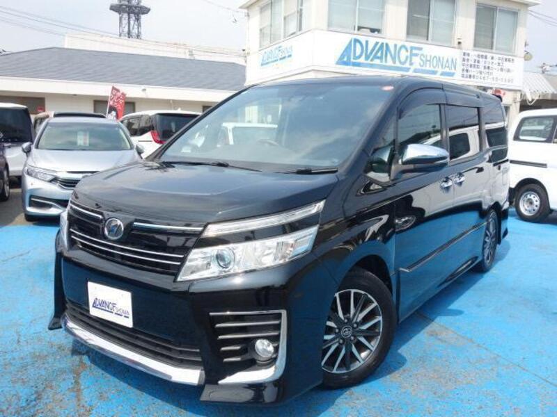 TOYOTA VOXY