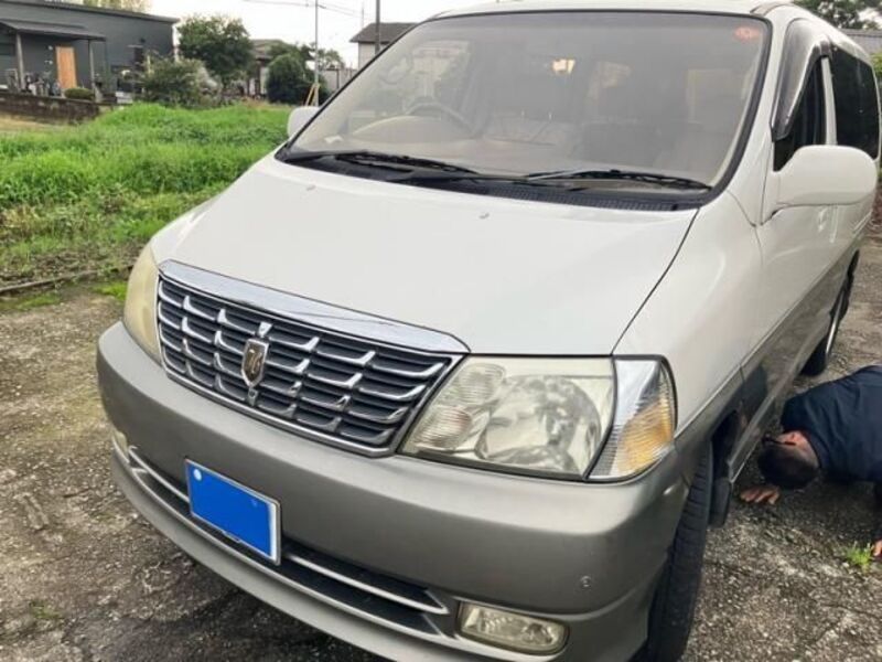 TOYOTA GRAND HIACE