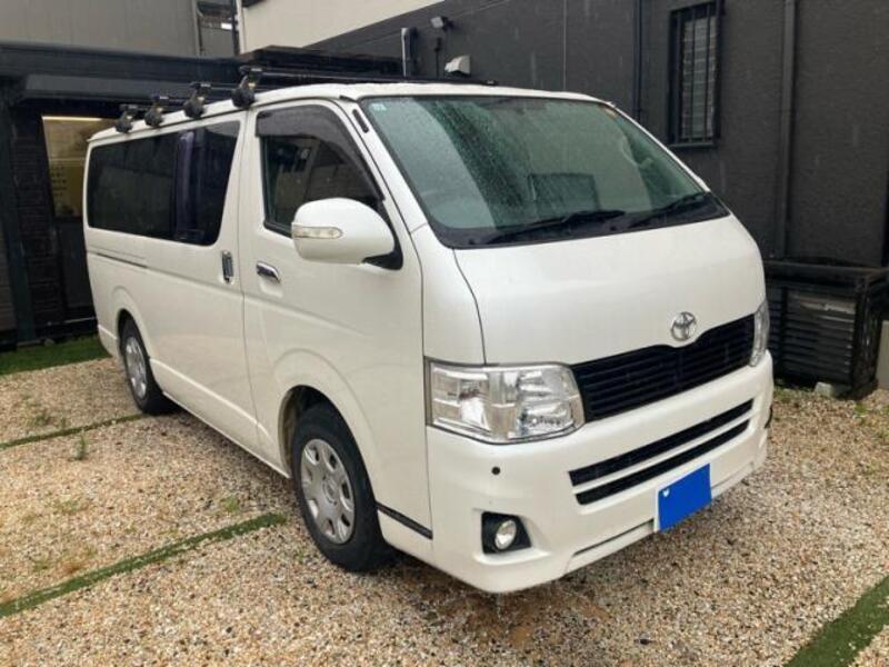 TOYOTA HIACE VAN