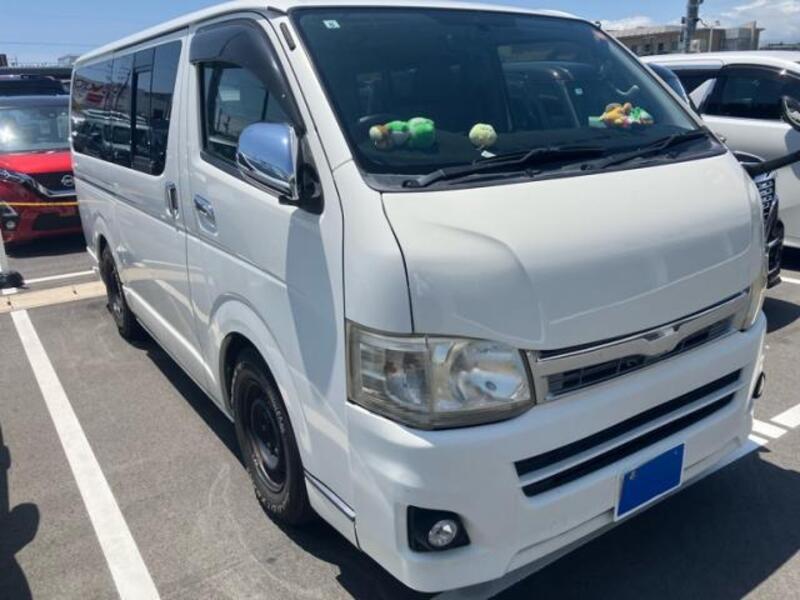 TOYOTA HIACE VAN