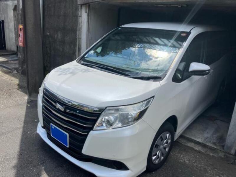 TOYOTA NOAH