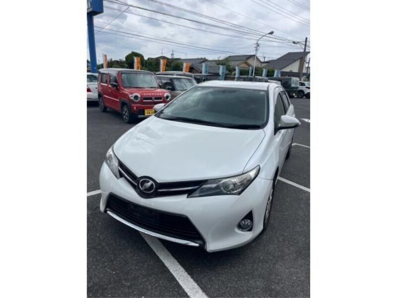 TOYOTA AURIS