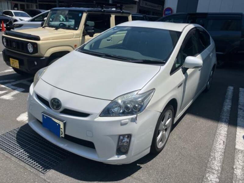 TOYOTA PRIUS