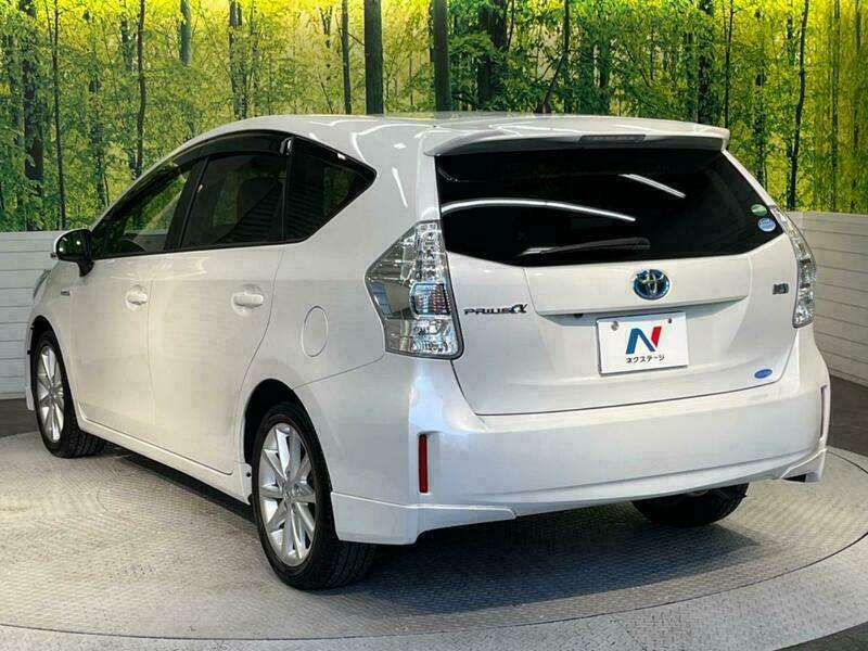 PRIUS ALPHA-38