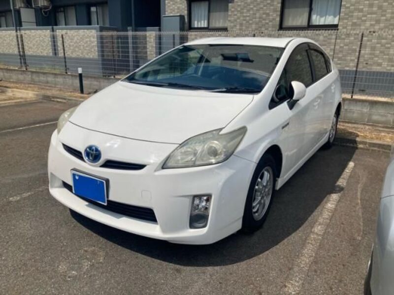 TOYOTA PRIUS