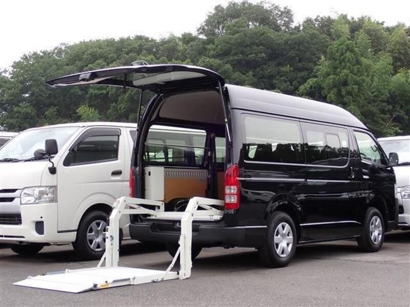 TOYOTA HIACE VAN