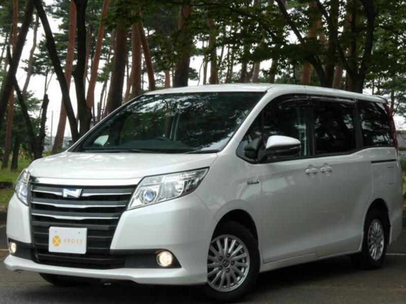 TOYOTA NOAH