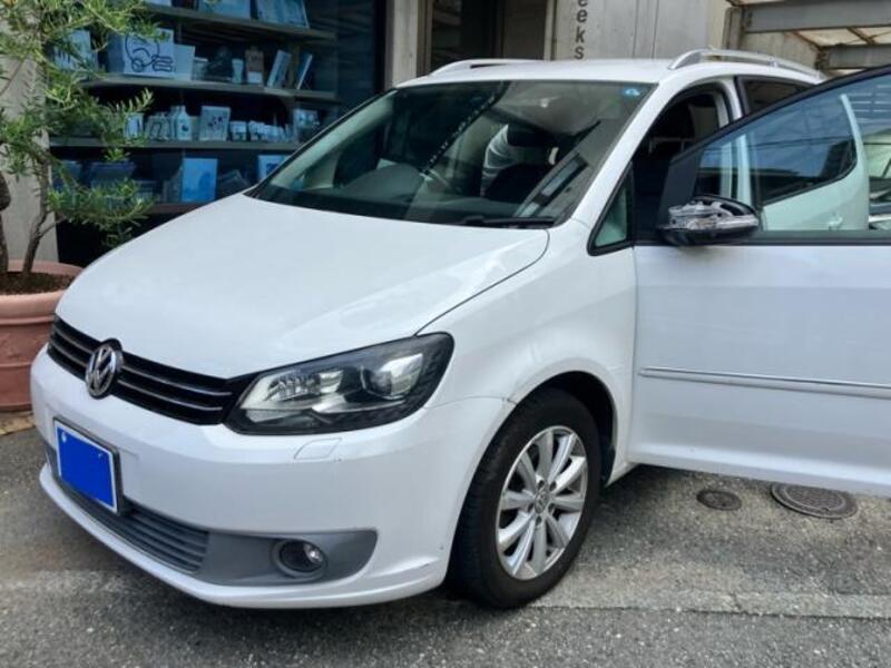 VOLKSWAGEN GOLF TOURAN