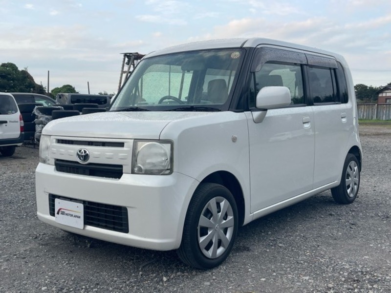TOYOTA PIXIS SPACE