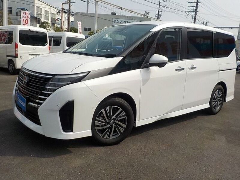 NISSAN SERENA