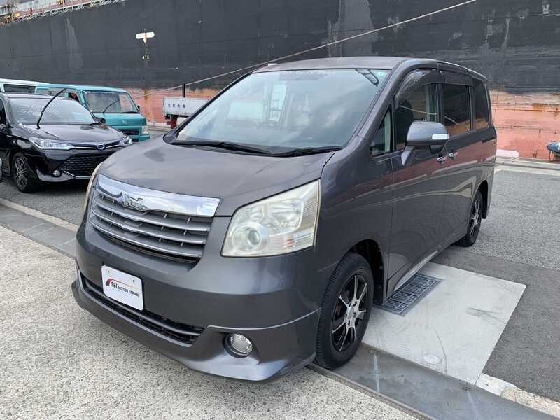 TOYOTA NOAH