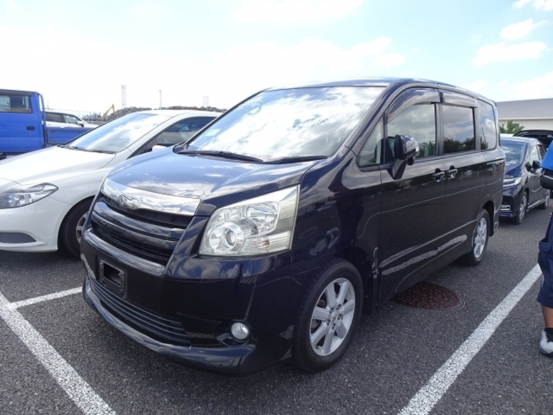 TOYOTA NOAH