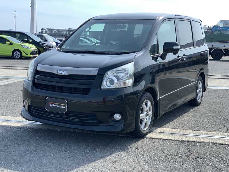 TOYOTA NOAH