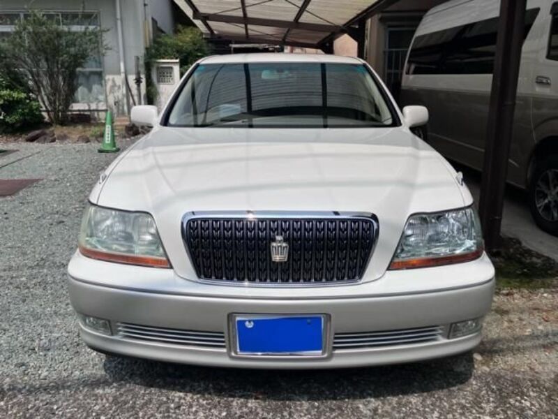 TOYOTA CROWN MAJESTA