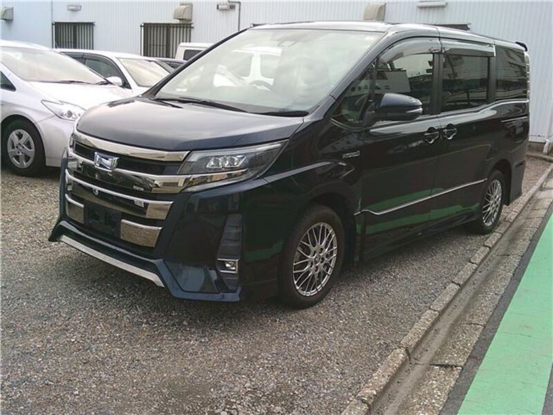 TOYOTA NOAH