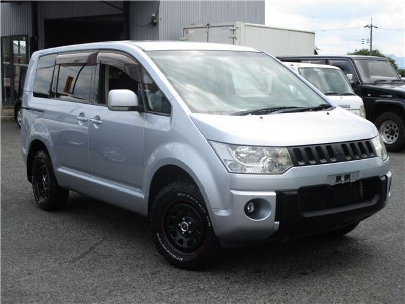 MITSUBISHI DELICA D5