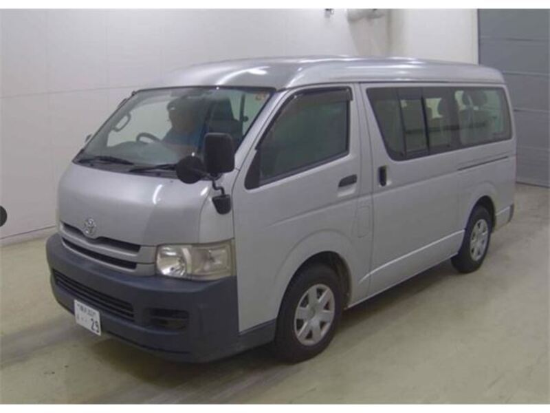 TOYOTA HIACE