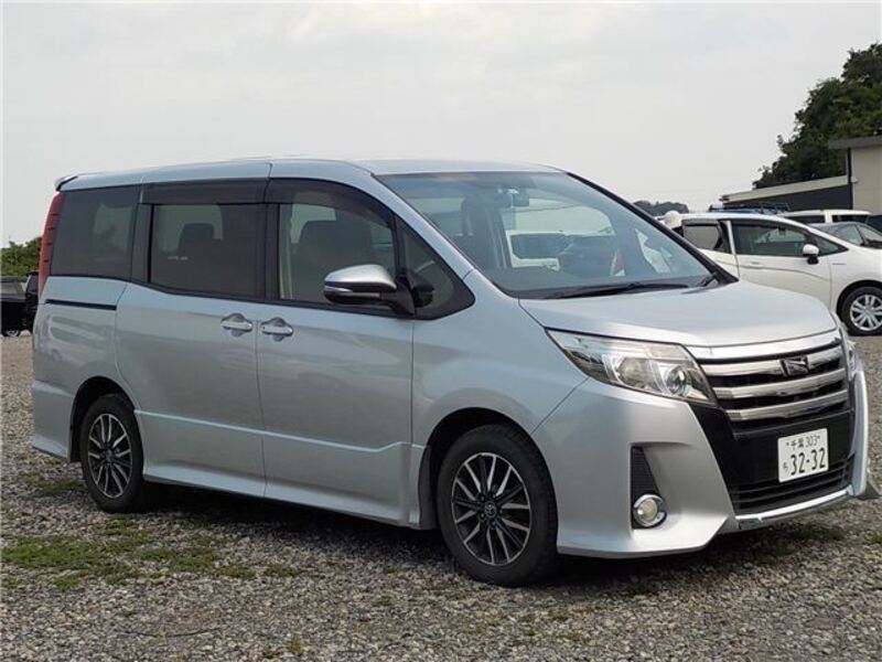 TOYOTA NOAH