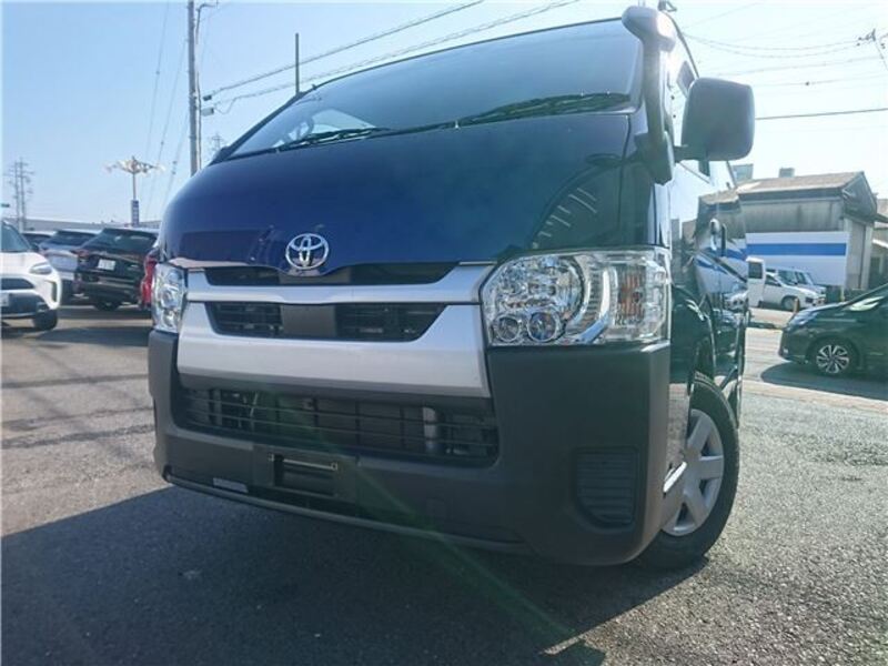 TOYOTA HIACE VAN