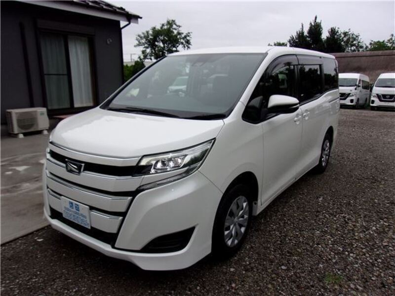 TOYOTA NOAH