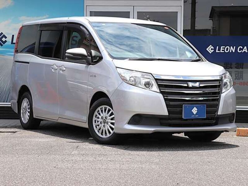 TOYOTA NOAH