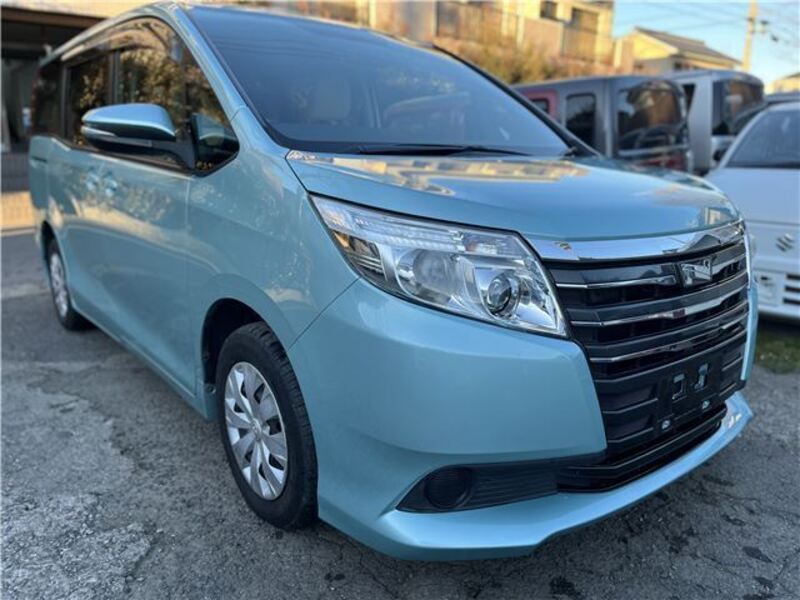 TOYOTA NOAH
