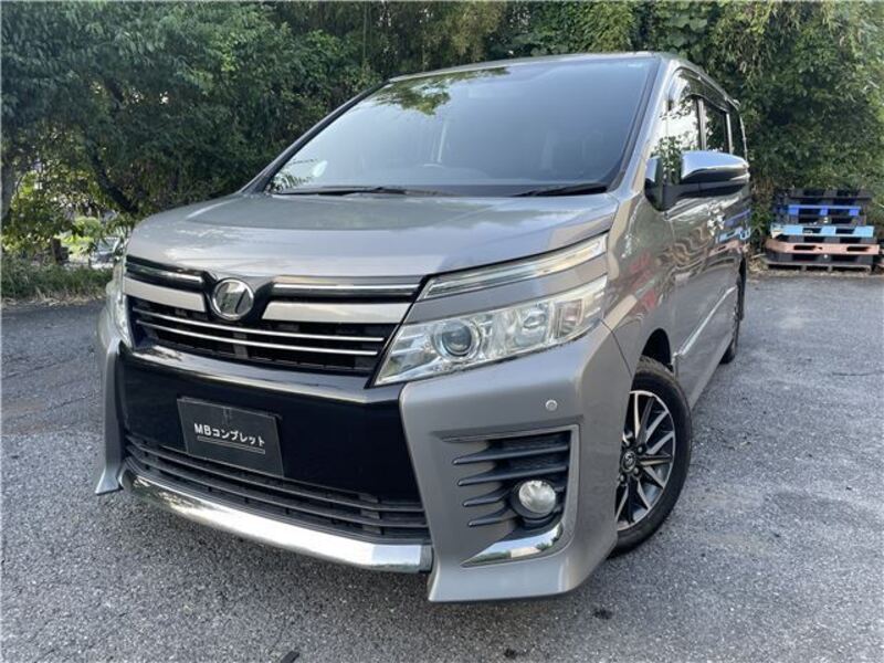 TOYOTA VOXY
