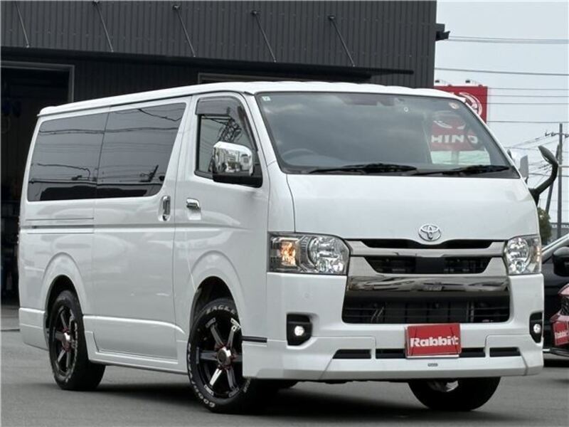 TOYOTA HIACE