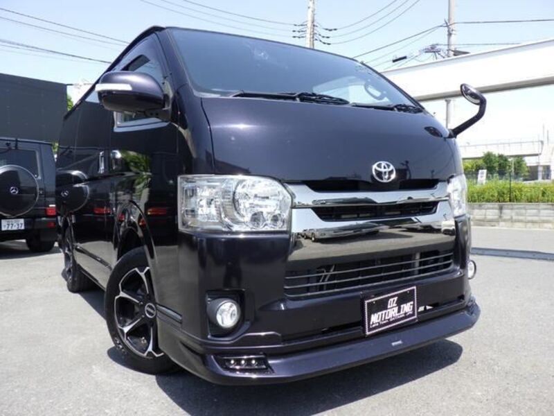TOYOTA HIACE VAN