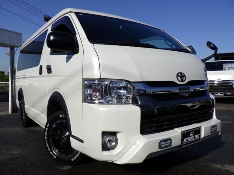 TOYOTA HIACE VAN