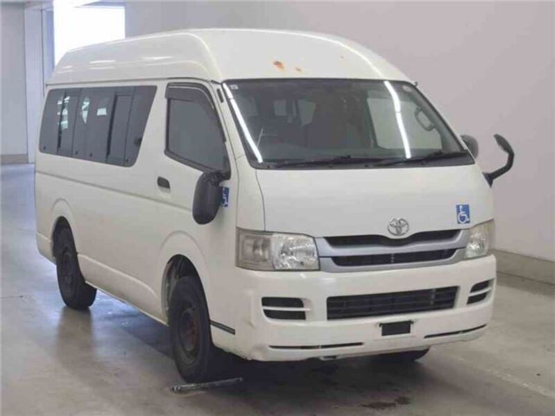 TOYOTA HIACE VAN
