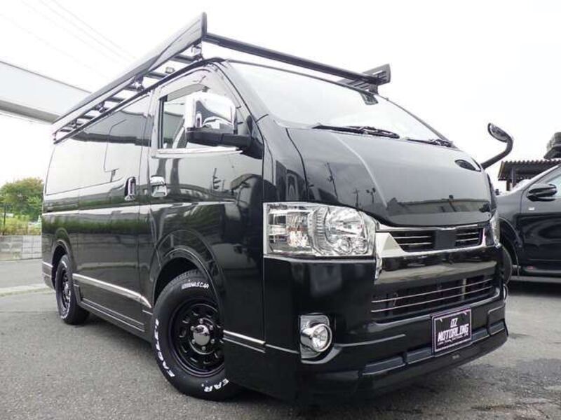 TOYOTA HIACE VAN