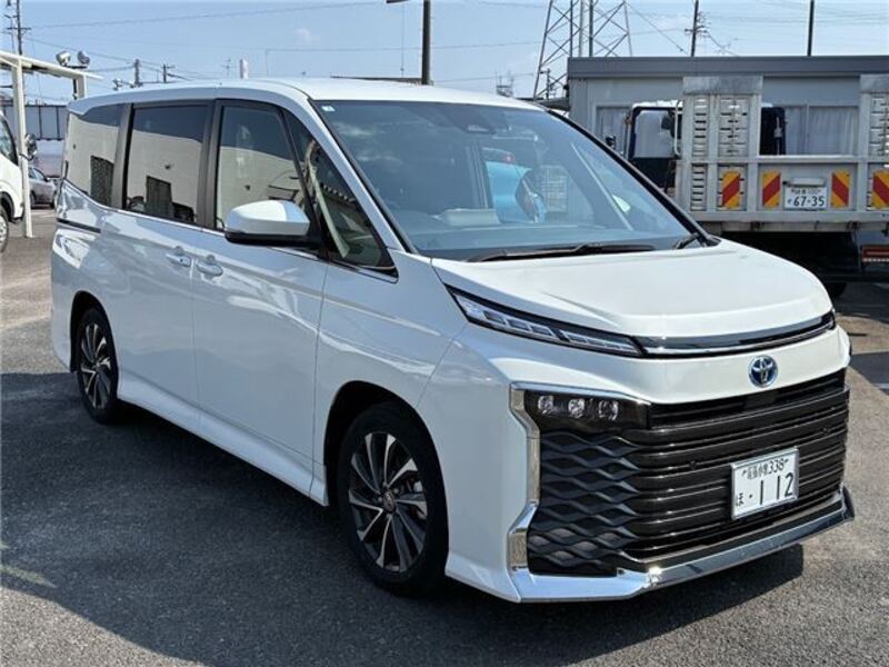 TOYOTA VOXY