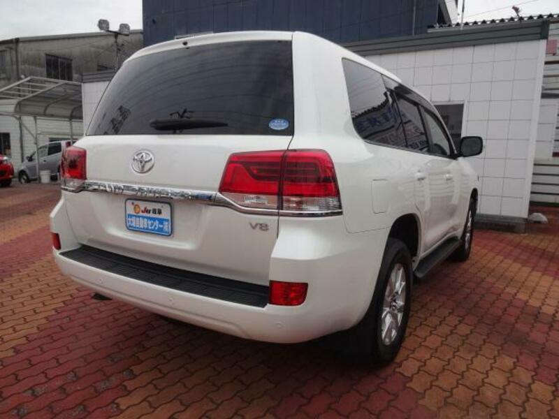 LAND CRUISER