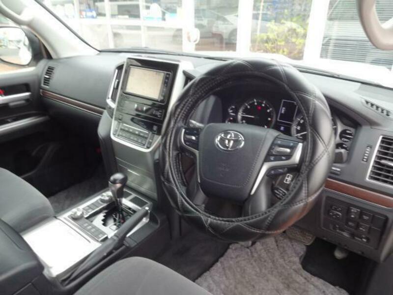 LAND CRUISER