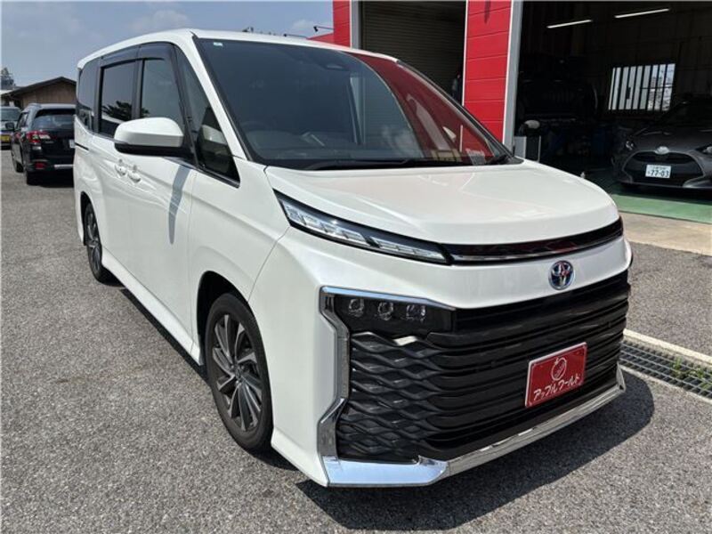 TOYOTA VOXY