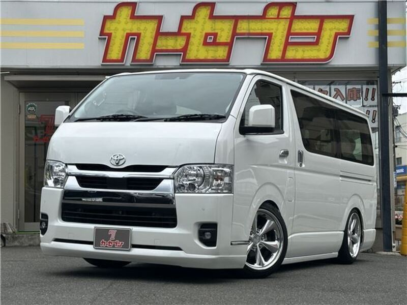 TOYOTA HIACE VAN